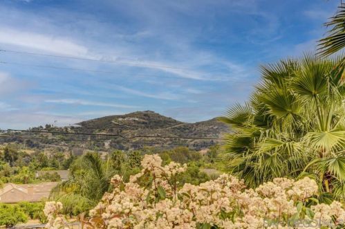 3650 Emma Rd, Vista, CA 92084-6621