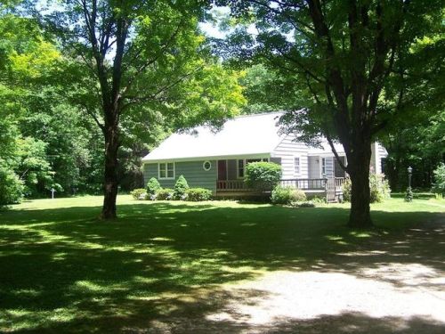 147 Hardwick Rd, Petersham MA  01366-9723 exterior