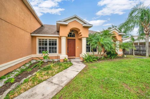 572 Avens St, Fort Pierce, FL 34983-8657