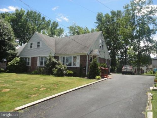417 Brighton Ter, Holmes, PA 19043-1107