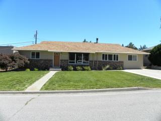 1427 Seneca St, Wenatchee, WA 98801-3232