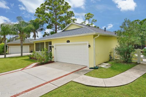 472 Carley Ln, Cocoa, FL 32926-4259