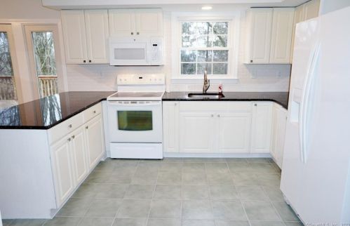 9 Juniper Ln, Brookfield Center CT  06804-1207 exterior