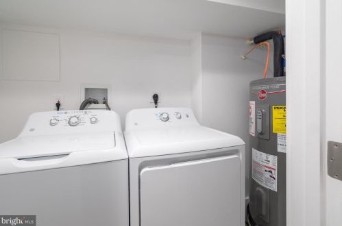 768 15th St, Philadelphia PA  19130-2921 exterior