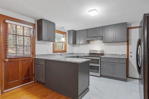 28 Phillipswood Rd, Sandown NH  03873-2427 exterior