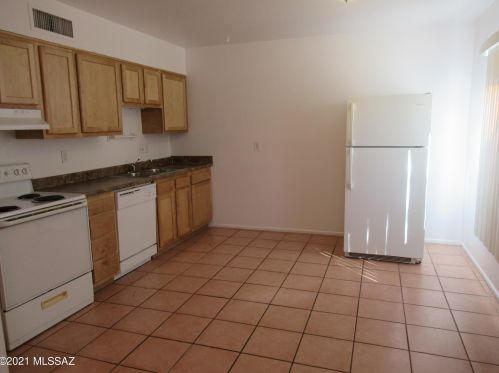 1069 Halcyon Rd, Tucson, AZ 85719-2145