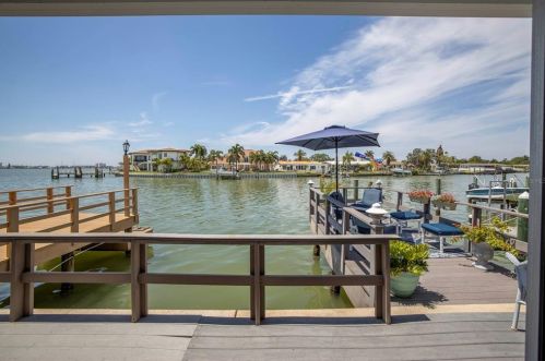 625 Boca Ciega Point Blvd, Saint Petersburg, FL 33708-2729