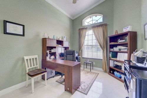 160 Saratoga Ave, Fort Pierce FL  34953-5974 exterior