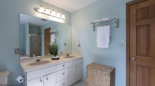 13 Woodside Ln, Flemington NJ  08822-3221 exterior