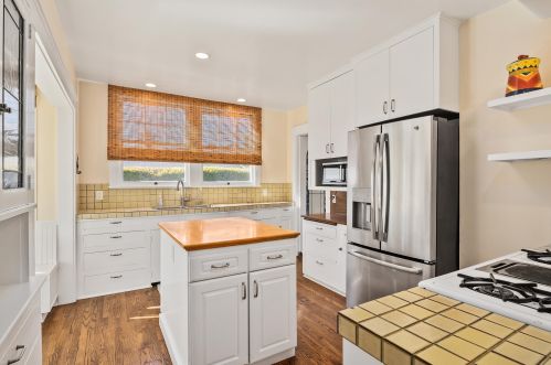22 Islay St, Santa Barbara CA  93101-2423 exterior
