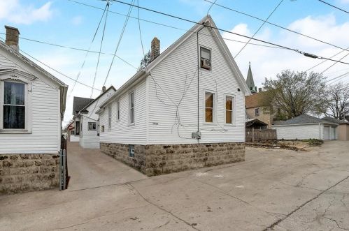 1422 Hayes Ave, Milwaukee, WI 53215-3139