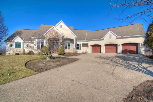 10 Queens View Ln, Newport, KY 41076-1569