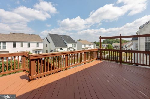 8987 Birch Bay Cir, Lorton VA  22079-5660 exterior