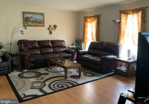 17 Edgewood Ave, New Castle, DE 19720-3508