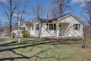 8476 Lewis Rd, Nashville, TN 37221-5009