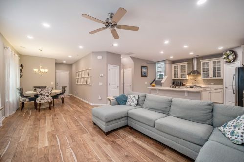 1513 Oldenburg Dr, Awendaw, SC 29429-4966