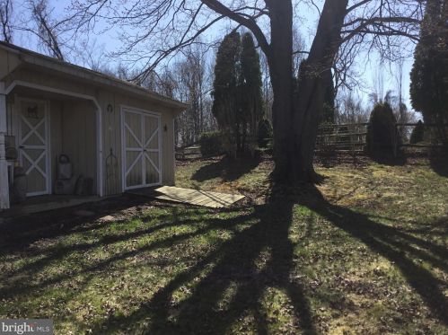 3533 Hopkins Dr, Wilmington DE  19808-2914 exterior