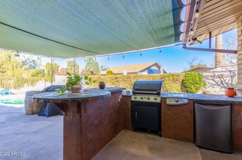 4426 El Caminito Dr, Glendale AZ 85302-6025 exterior