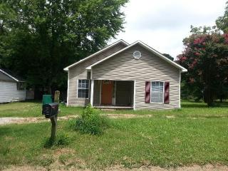 204 Church Ave, Medina TN  38355-8830 exterior