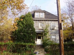 40 Chestnut Ter, Newton, MA 02459-1660