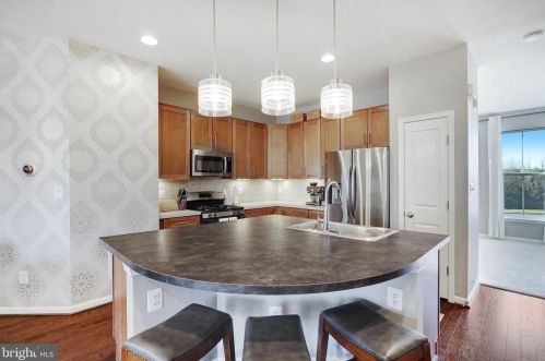 9193 Lake Preston Ct, Bristow VA  20136-6170 exterior