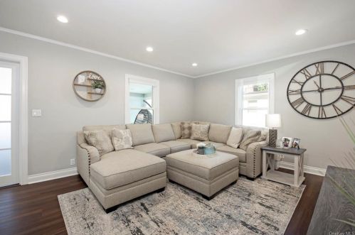 61 Grant Pl, Thornwood NY  10594-1435 exterior