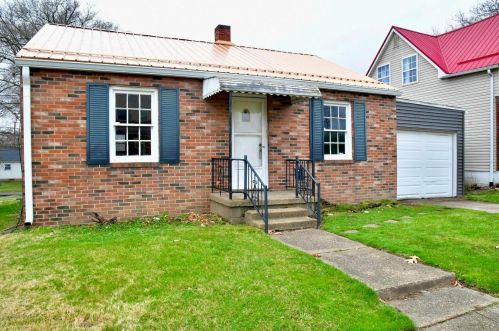 1061 Pine St, Zanesville, OH 43701-5319