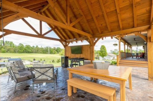 17978 Nashport Rd, Nashport OH  43830-4601 exterior