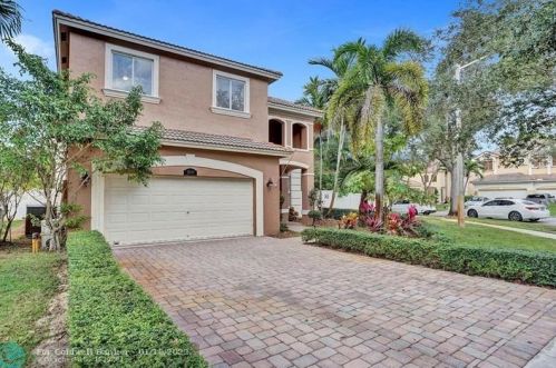 13305 32nd St, Hollywood FL 33027-3911 exterior