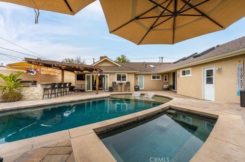 5821 Heil Ave, Huntington Beach, CA 92649-3730