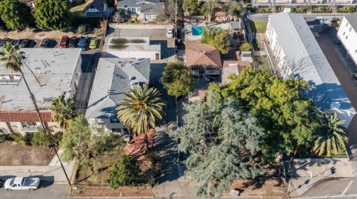 7537 Haskell Ave, Van Nuys, CA 91406-3232
