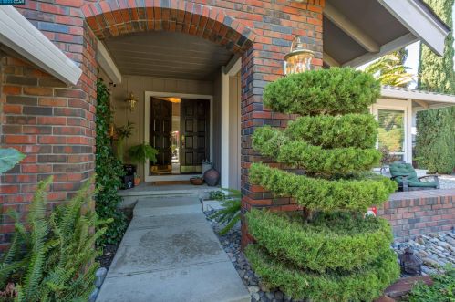 21 Shetland Ln, Concord CA  94523-1615 exterior