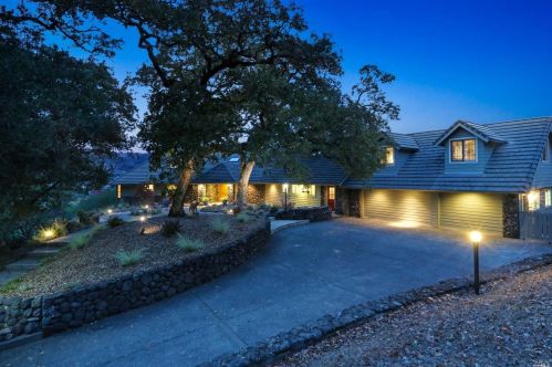 607 Wild Oak Dr, Santa Rosa, CA 95409-6118