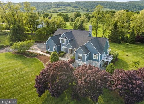 17621 Stonegait Ct, Round Hill VA  20141-2264 exterior