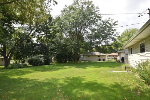 1647 Rushmore Dr, Waukesha WI  53188-2213 exterior