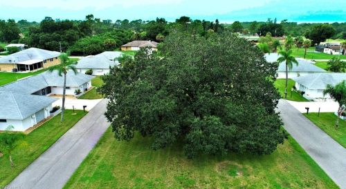 335 Richland Rd, Lehigh Acres FL  33936-1447 exterior