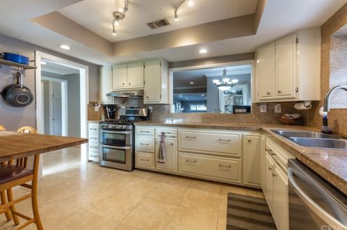2845 Iroquois Ave, Long Beach CA  90815-1509 exterior