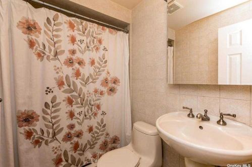 161-12 99th St, Jamaica NY  11414-2811 exterior