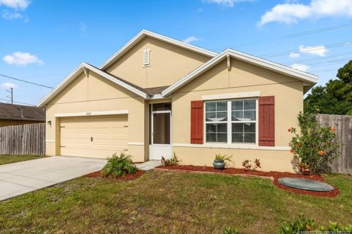 1882 Mackenzie St, Fort Pierce, FL 34953-1329