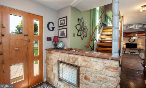 252 Redwood St, Hummelstown PA  17036-2619 exterior