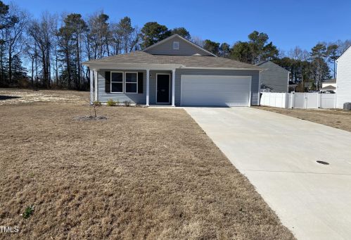 302 Spencer Dr, Tarboro, NC 27886-7806