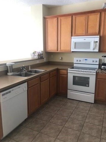 5274 Paradise Cay Cir, Kissimmee FL 34746-4781 exterior