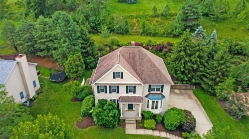 2027 Grove Dr, Gibsonia, PA 15044-6059