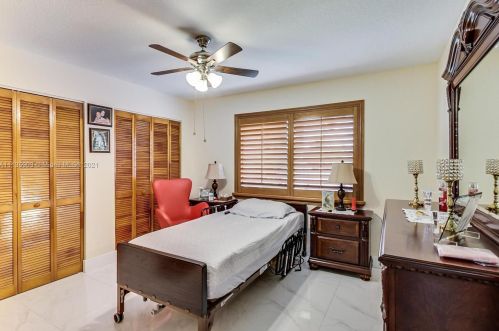 7534 5th Ct, Hialeah FL  33014-4921 exterior