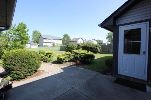 925 Sunset Dr, Englewood OH  45322-2251 exterior