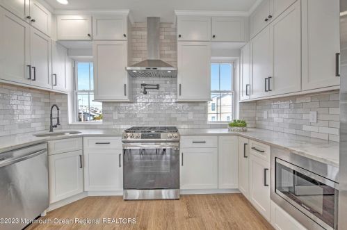 1217 Niihau Dr, Lacey NJ  08731-4702 exterior