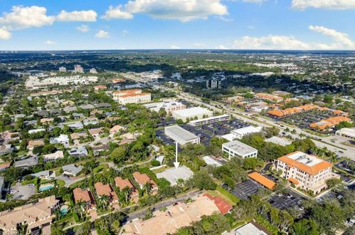 4895 Boulevard Ct, Naples FL  34103-3030 exterior