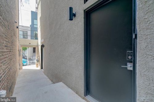 721 3rd St, Philadelphia PA  19123-2903 exterior
