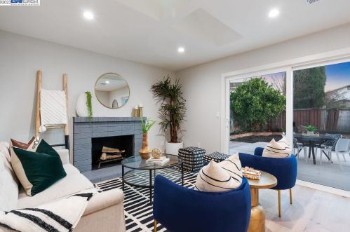 7298 Tamarack Dr, Pleasanton CA  94568-1749 exterior