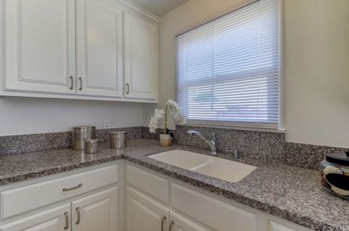 9122 Olive St, Bellflower CA  90706-4518 exterior